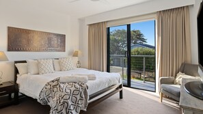 4 habitaciones, tabla de planchar con plancha y acceso a internet