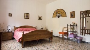 2 bedrooms, desk, internet, bed sheets - Rustic Tuscan Apartment (Provincia di Grosseto)