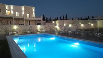 Seasonal outdoor pool, pool umbrellas, sun loungers