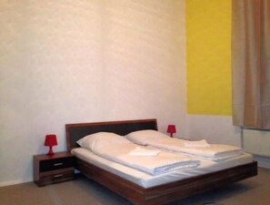 Double Room, Shared Bathroom | Iron/ironing board, free WiFi, bed sheets - Pension 1 (Berlin)