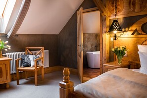 Ropa de cama de alta calidad, colchones con efecto memoria y escritorio