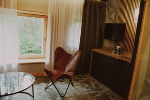 Junior Apartment, 1 Queen Bed | Premium bedding, memory foam beds, desk, free WiFi - Bajka Hotel & Resort (Ozimek)