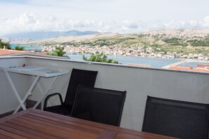 Appartement familial, 2 chambres (4E6P) | Lit de bébé portatif, accÚs au Wi-Fi (inclus), literie fournie