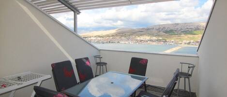 Economy Apartment (6E5P) | Travel crib, free WiFi, bed sheets