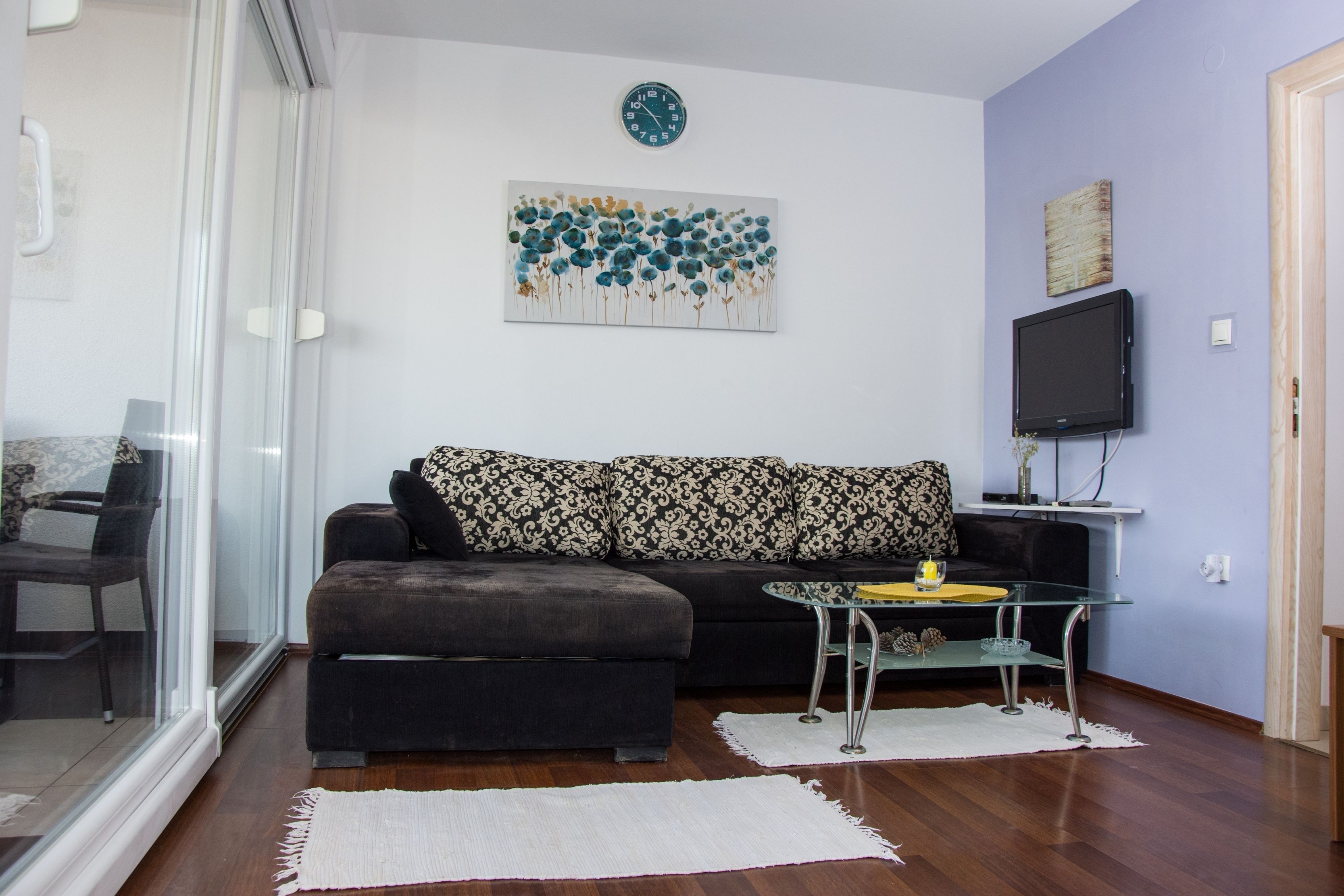 Romantic Apartment, 2 Bedrooms (3M3P) | Travel crib, free WiFi, bed sheets