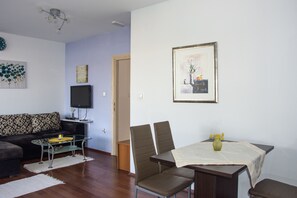 Travel cot, free WiFi, bed sheets - Sv. Jelena apartments (Pag)