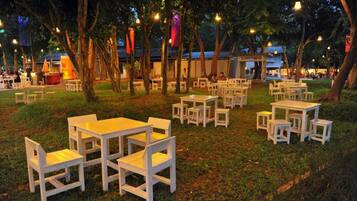 Breakfast, lunch, dinner served; local and international cuisine