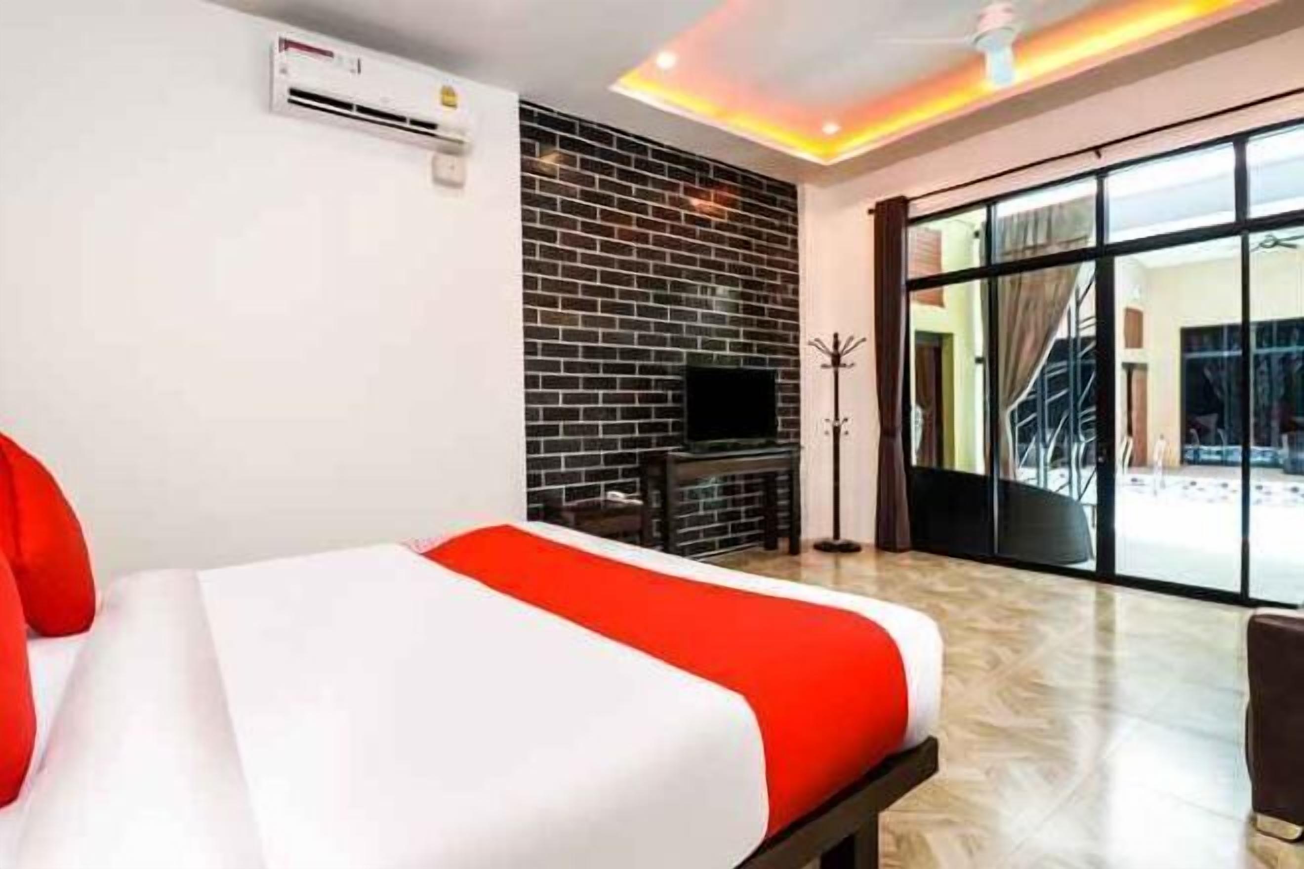 Yksilöllisesti sisustettu, työpöytä, pimennysverhot, lisävuoteet