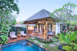 Villa With Private Pool | 房內夾萬、書桌、免費 Wi-Fi、床單