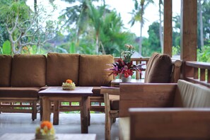 Lobby sitting area - Graha Sandat Villas by GenuineHost (Ubud)