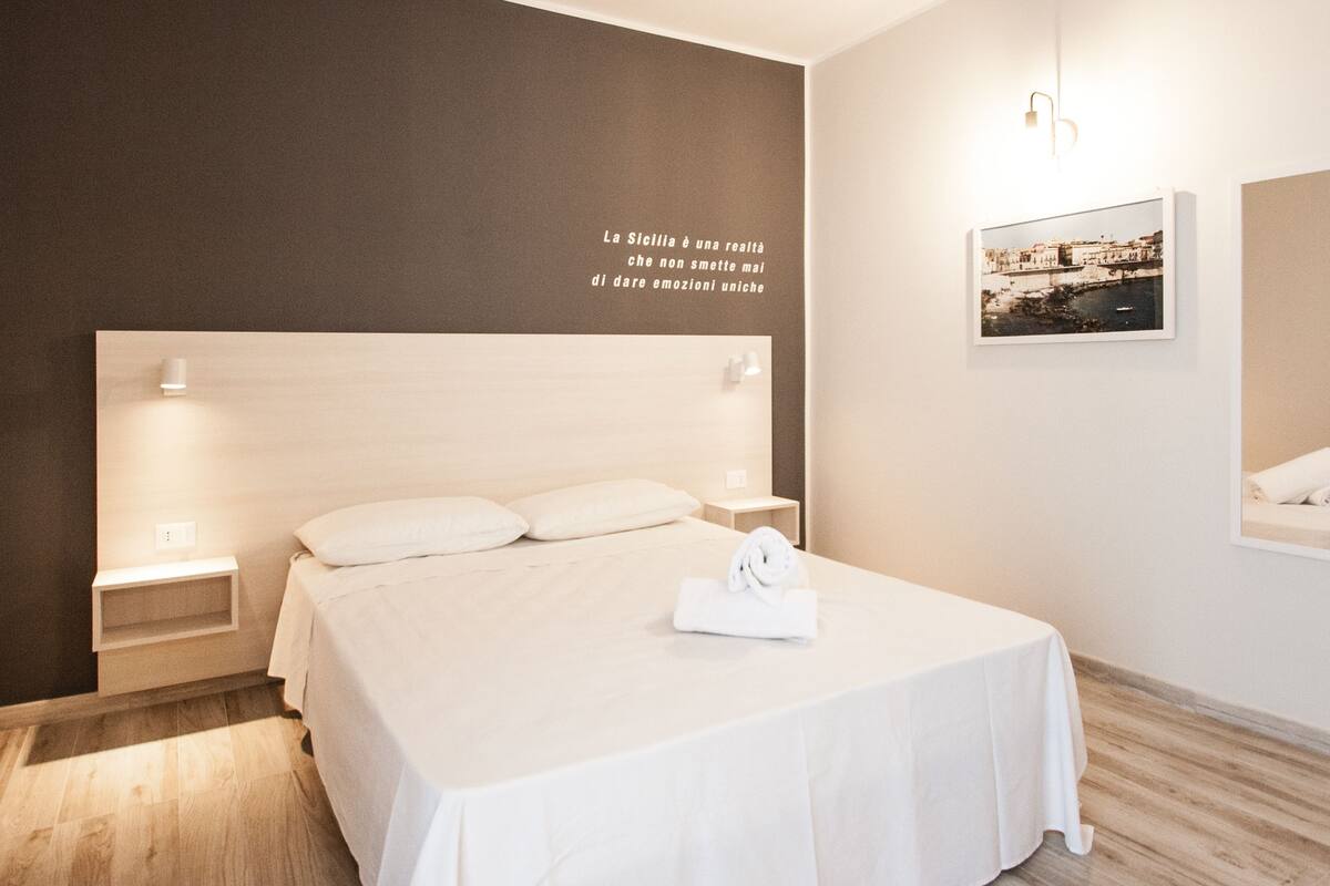 Deluxe Double Room, Balcony | 8 bedrooms, minibar, in-room safe, desk