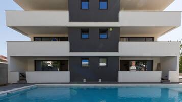 Outdoor pool, pool loungers