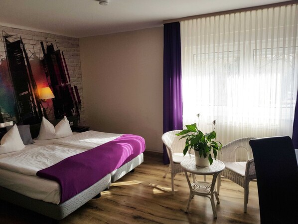 1 slaapkamer, een bureau, reisbedje, wifi