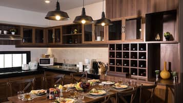 Family Suite Triple Room | In-room safe, blackout curtains, iron/ironing board, rollaway beds