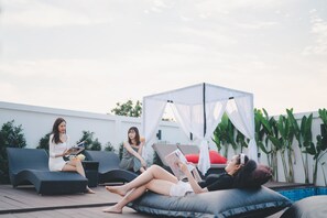 Indoor pool, outdoor pool - Zen Retreat Chiang Mai Villa (Saraphi)