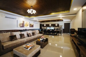 Grand Suite Pool Villa | Living room | Flat-screen TV, DVD player - Zen Retreat Chiang Mai Villa (Saraphi)
