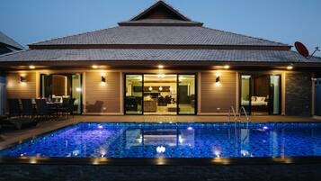 Grand Suite Pool Villa | Alberca | Alberca techada y alberca al aire libre