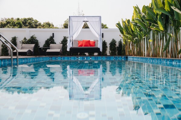 Indoor pool, outdoor pool - Zen Retreat Chiang Mai Villa (Saraphi)