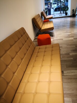 Coin salon dans le hall