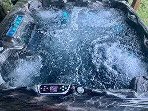 Tina de hidromasaje al aire libre