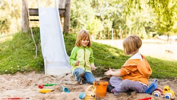 Children’s play area – outdoor