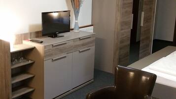 Traditional Double Room, Multiple Beds, Non Smoking | Individually decorated, free WiFi, bed sheets