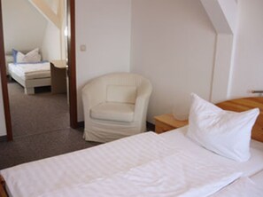 Double Room | Desk, soundproofing, cribs/infant beds, rollaway beds - Hotel Krone (Lindow)