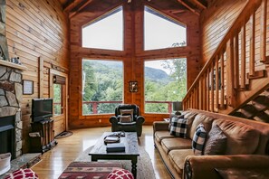 Smart TV, fireplace, video games, DVD player - Custom log cabin with year-round views! HOT TUB & Gameroom! (Lake Lure)