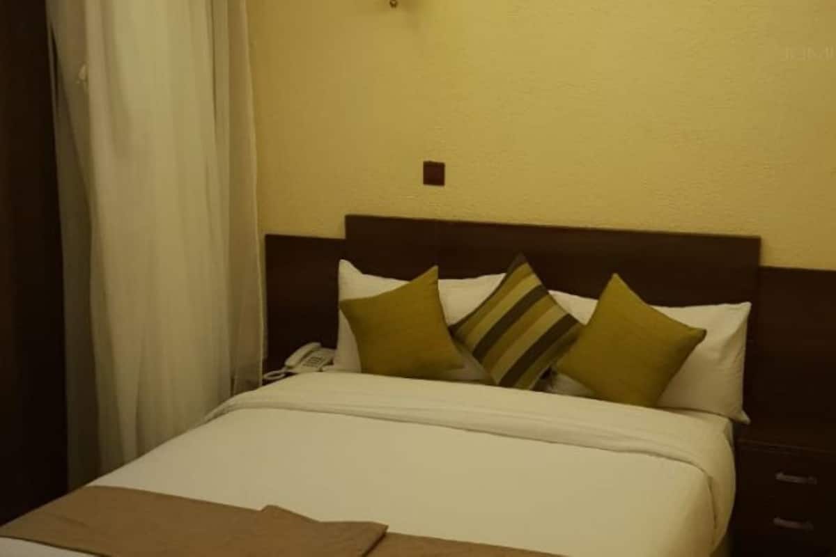 Standard Double Room | WiFi (free), bed sheets