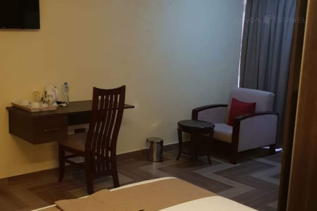 Twin Room | WiFi (free), bed sheets