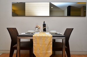 ห้องดีลักซ์สวีท | บริการอาหารในห้องพัก