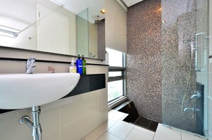 Bathroom - D'Home Stay at Swiss Garden Residence (Kuala Lumpur)