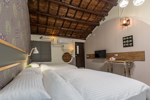 Gallery Quadruple Room, 2 Double Beds, Non Smoking | Individually decorated, individually furnished, desk, blackout drapes - SeaRoad (Beinan)