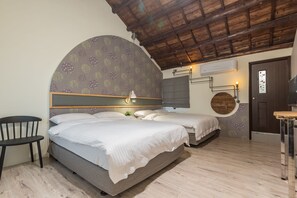 Decoración personalizada, muebles diferentes y escritorio 