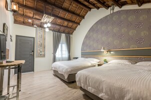 Gallery Quadruple Room, 2 Double Beds, Non Smoking