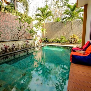 Outdoor pool, sun loungers - Northern View Bali Villa (Pecatu)