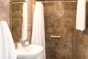 Triple Room (22) | Bathroom - CHROMA Lodge Pikermi  (Rafina-Pikermi)