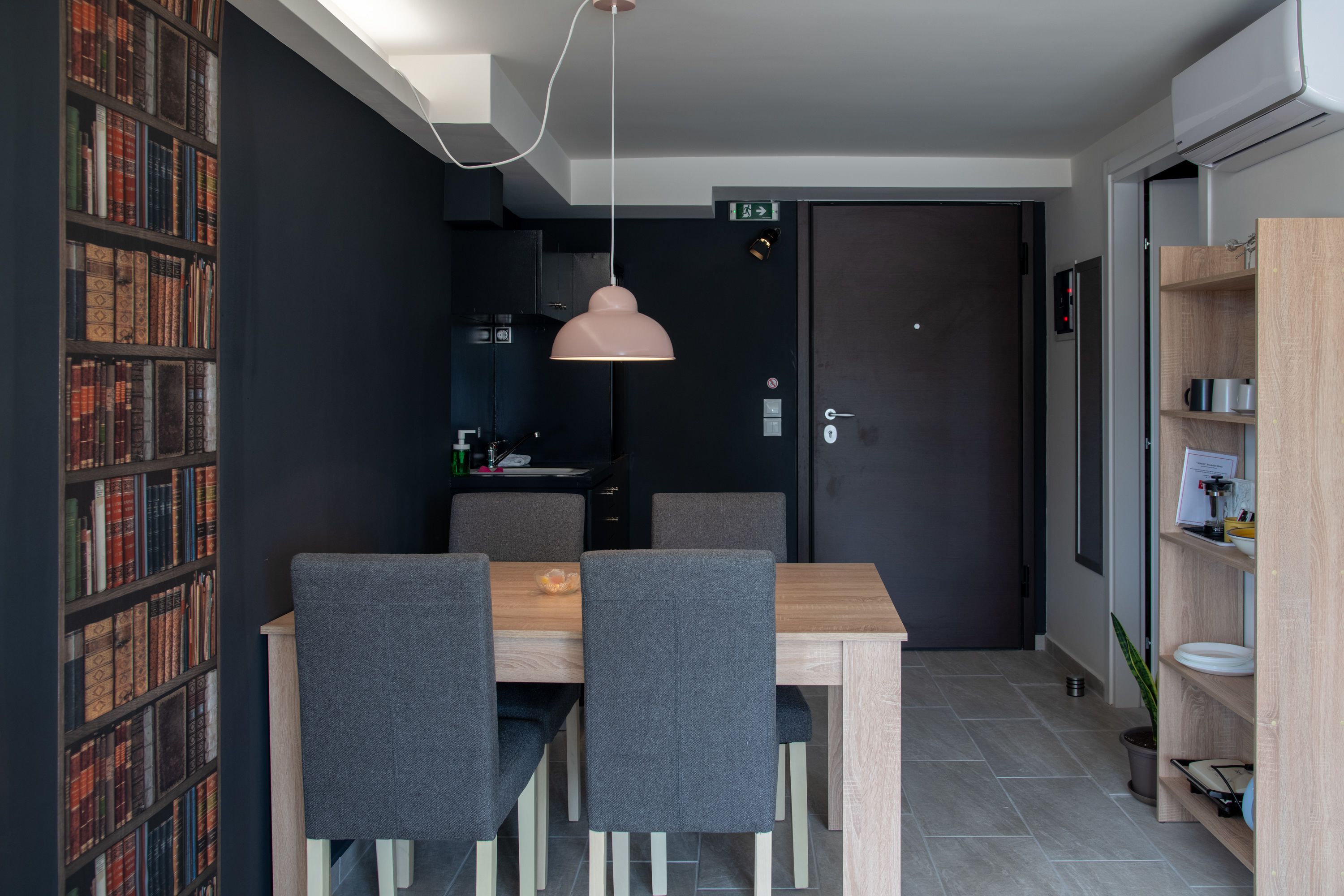 Habitación triple (13) | Ropa de cama de alta calidad y decoración personalizada 