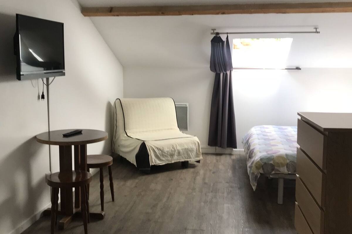 Standard Quadruple Room | Langsir/tirai gelap terus, kalis bunyi, Wi-fi percuma, cadar katil 