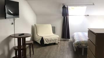1 bedroom, blackout curtains, soundproofing, free WiFi