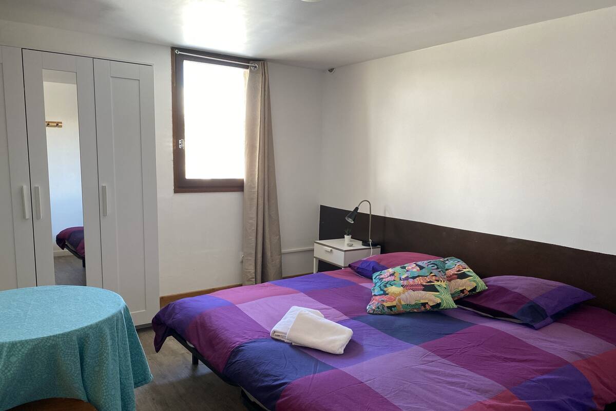Standard Double Room, 1 Bedroom | Langsir/tirai gelap terus, kalis bunyi, Wi-fi percuma, cadar katil 