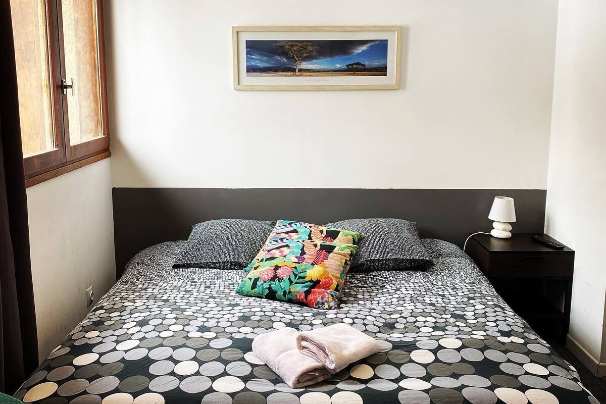 Standard Double Room, 1 Bedroom, Mountain View | Langsir/tirai gelap terus, kalis bunyi, Wi-fi percuma, cadar katil 
