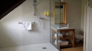 Comfort Room, 1 King Bed, Garden View | Bathroom | Shower, free toiletries, hair dryer, towels