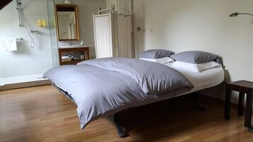 Comfort kamer, 1 kingsize bed, uitzicht op tuin | Een minibar, gratis wifi, beddengoed