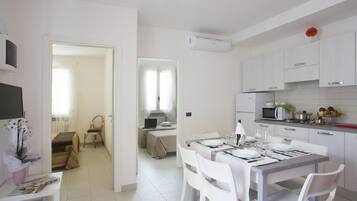 Appartamento, 2 camere da letto | Postazione laptop, insonorizzazione, Wi-Fi gratuito, lenzuola