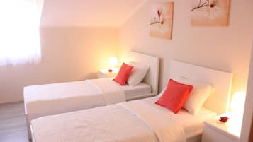 Apartment, 2 Bedrooms, Balcony, Sea View | Desk, free WiFi, bed sheets