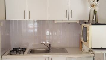 Stúdíóíbúð | Skrifborð, ókeypis þráðlaus nettenging, rúmföt