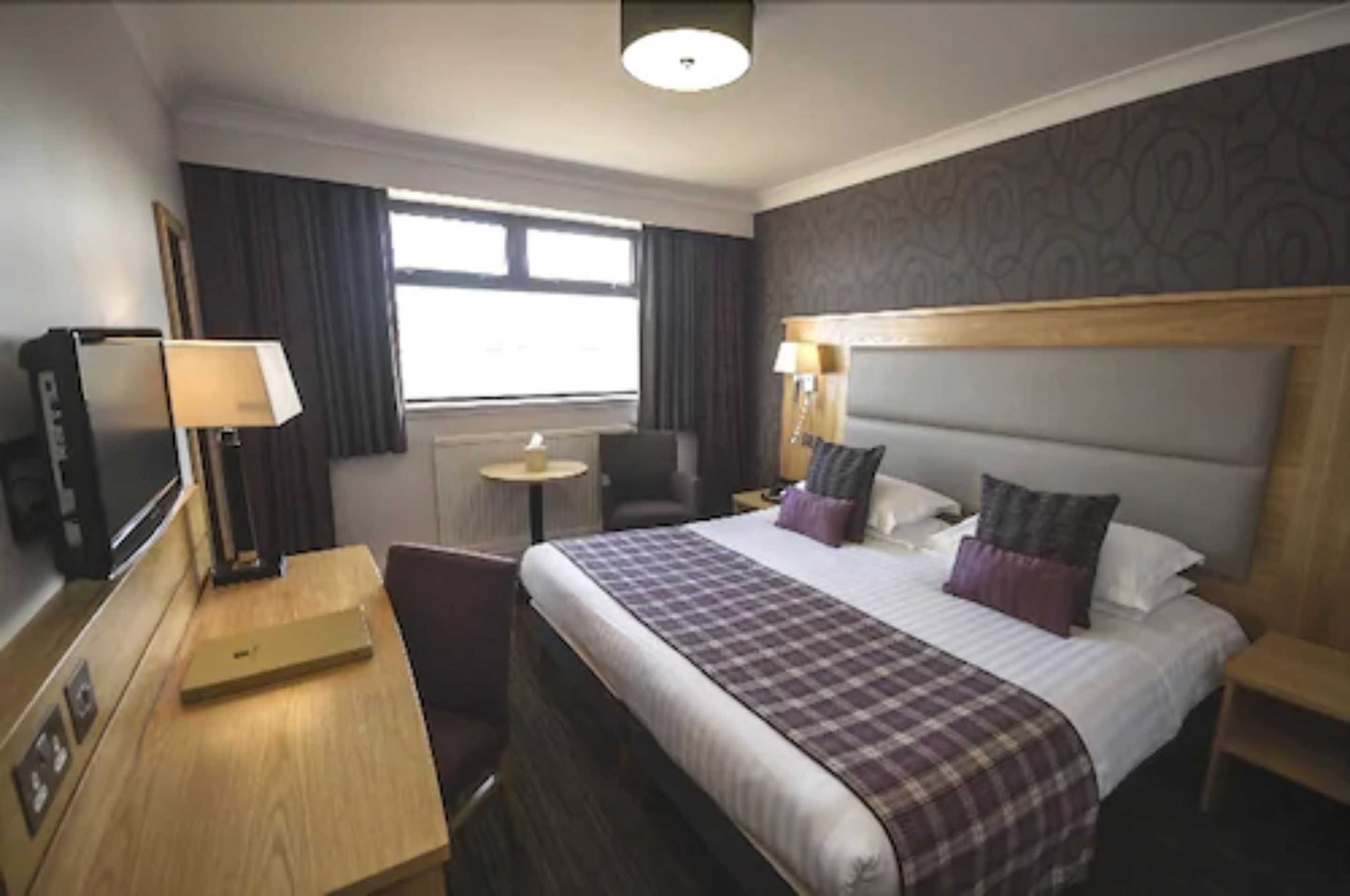 standard double room | desk, iron/ironing board, free wifi, bed sheets