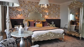 Luxury Double Room | Desk, iron/ironing board, free WiFi, bed sheets