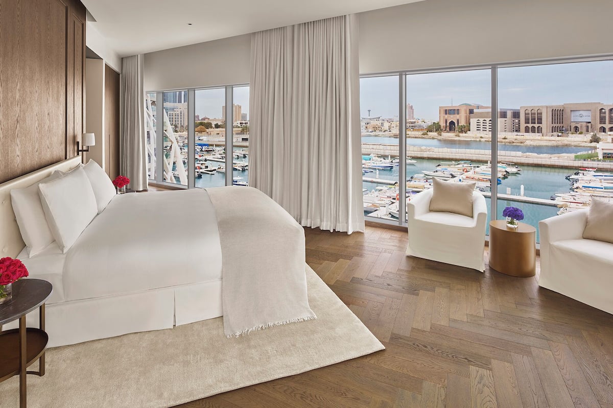 Signature Suite, 1 King Bed, Non Smoking, Marina View (Corner) | Minibar, in-room safe, desk, laptop workspace